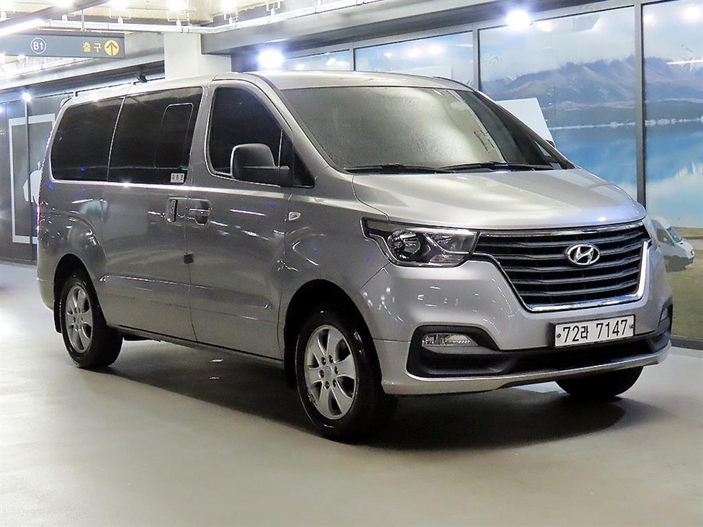 Hyundai Grand Starex 12 seats 4WD Modern