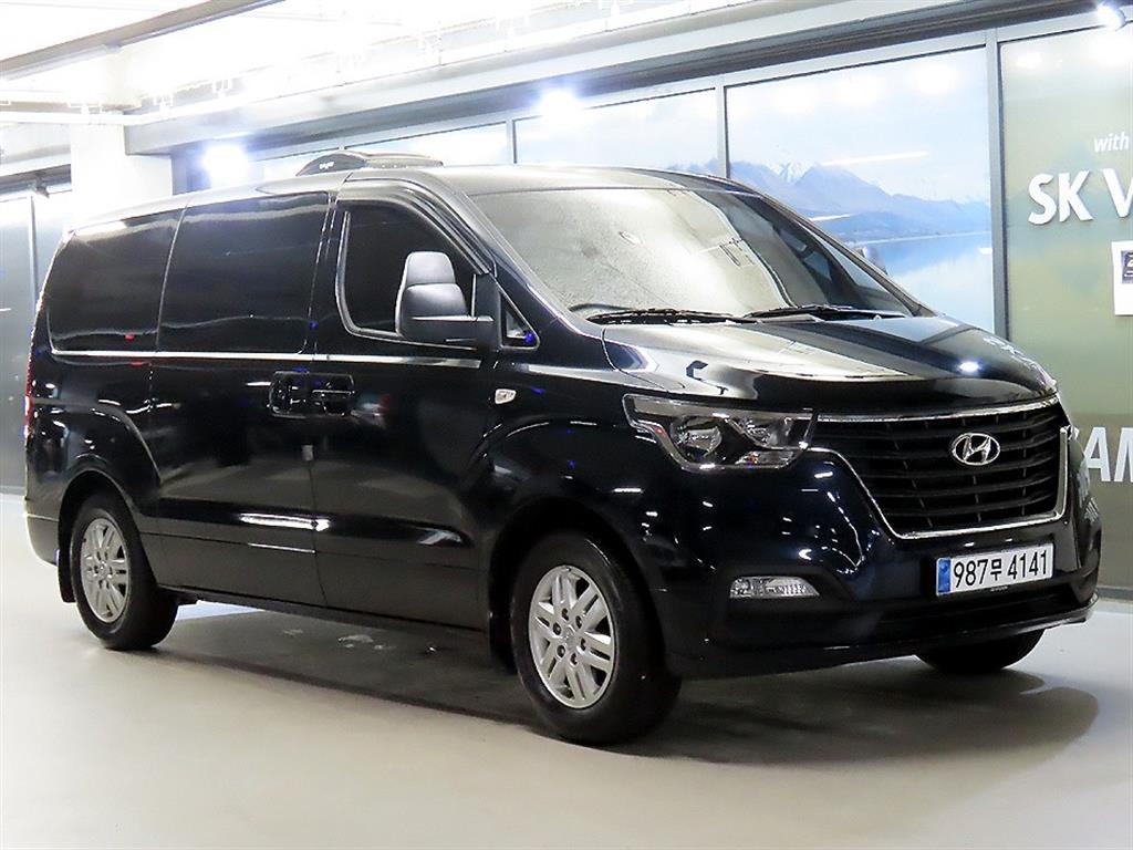 Hyundai Grand Starex 3 seats Van Smart