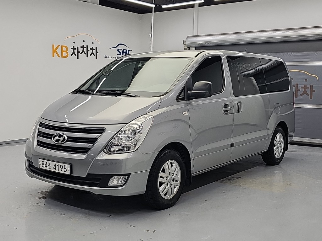 Hyundai Grand Starex 3 seats Van Smart