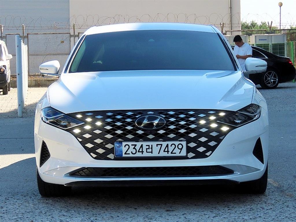 Hyundai Grandeur 2.5 Le Blanc