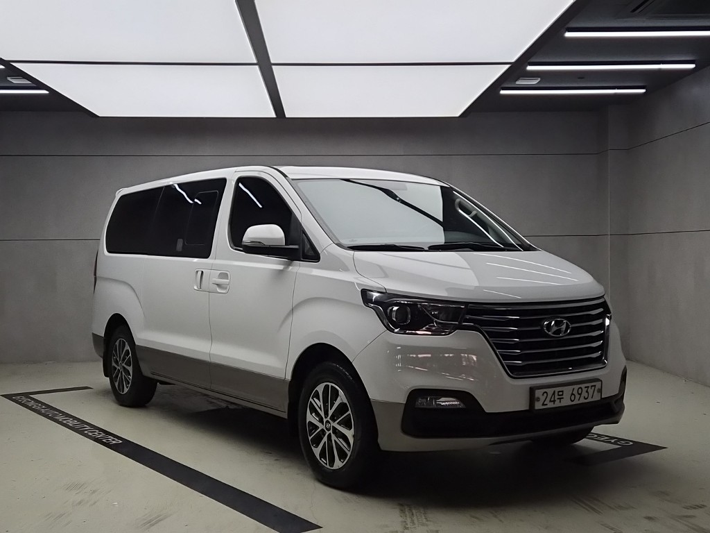 Hyundai Grand Starex 9 seats 4WD Exclusive