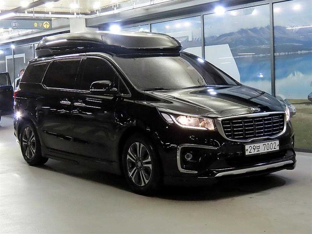 Kia Carnival Hairimujin 9 seats Luxury
