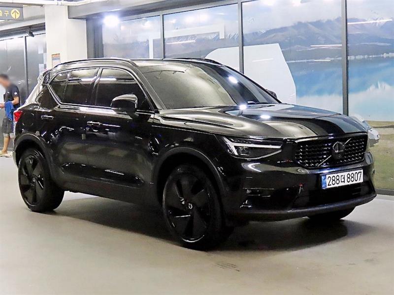 볼보 XC40 2.0 B4 AWD Black Edition