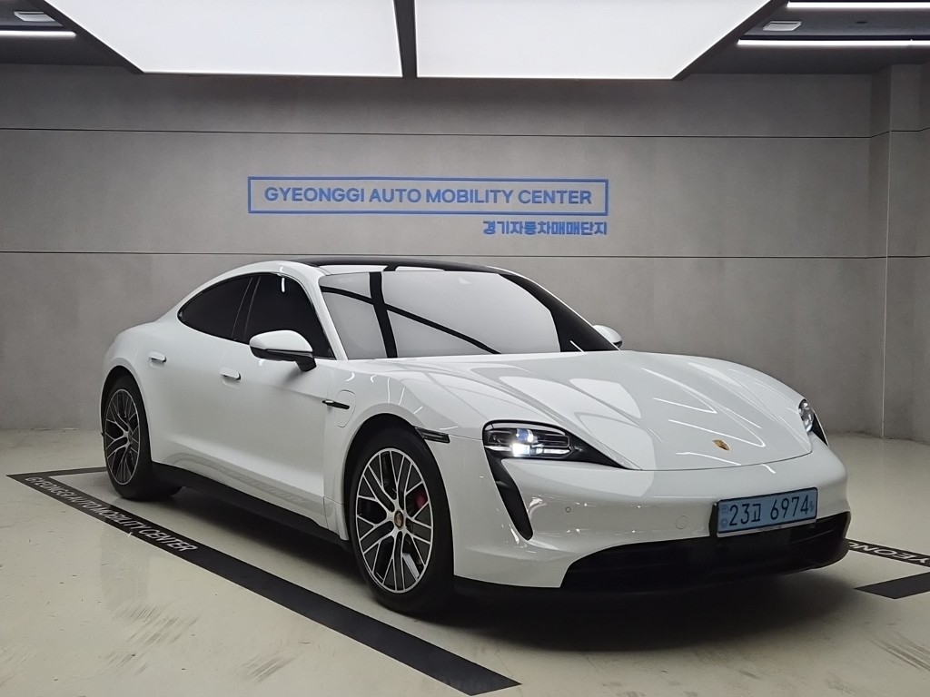 포르쉐 타이칸 EV 4S