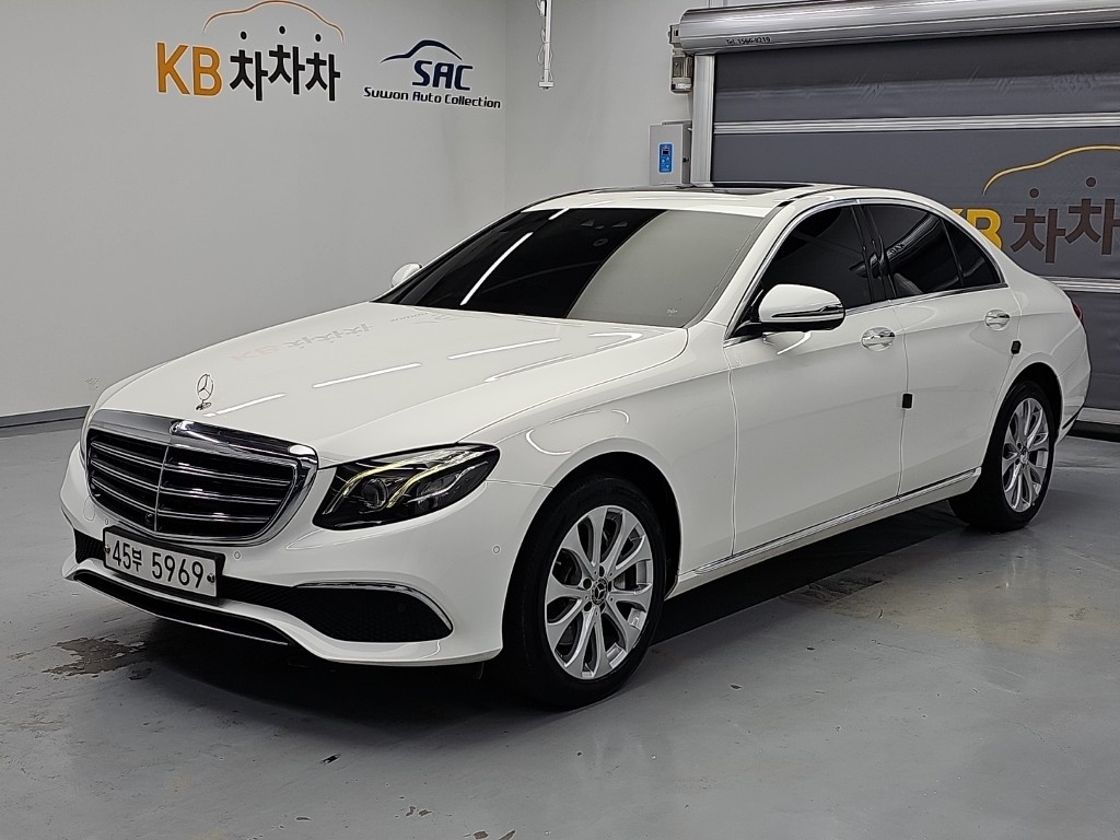 Mercedes-Benz E-Class E300 4Maetik Exclusive