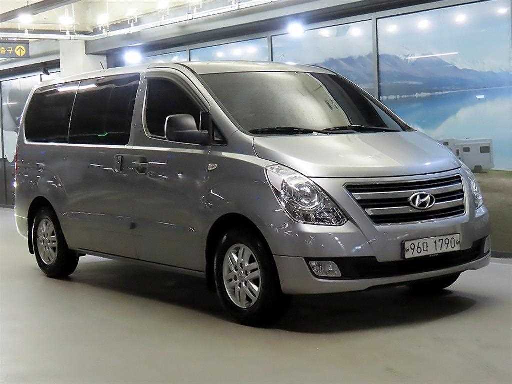 Hyundai Grand Starex 5 seats Van Smart