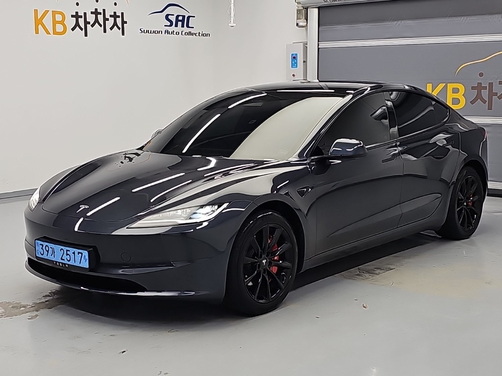 Tesla Model 3 AWD Rong Reinji