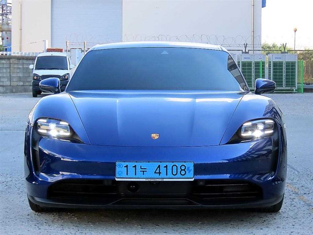 Porsche Taycan EV