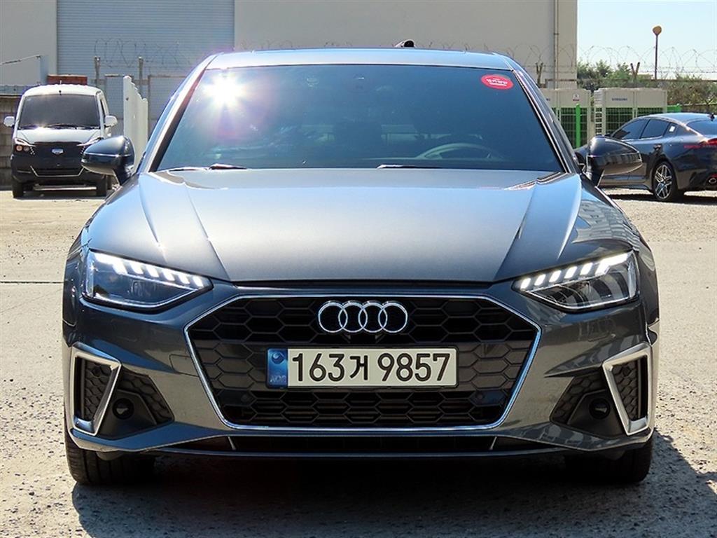 아우디 A4 40 TFSI Premium