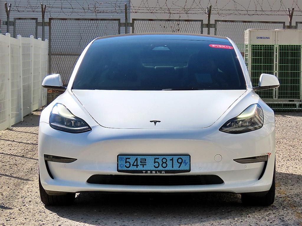 Tesla Model 3 AWD Rong Reinji