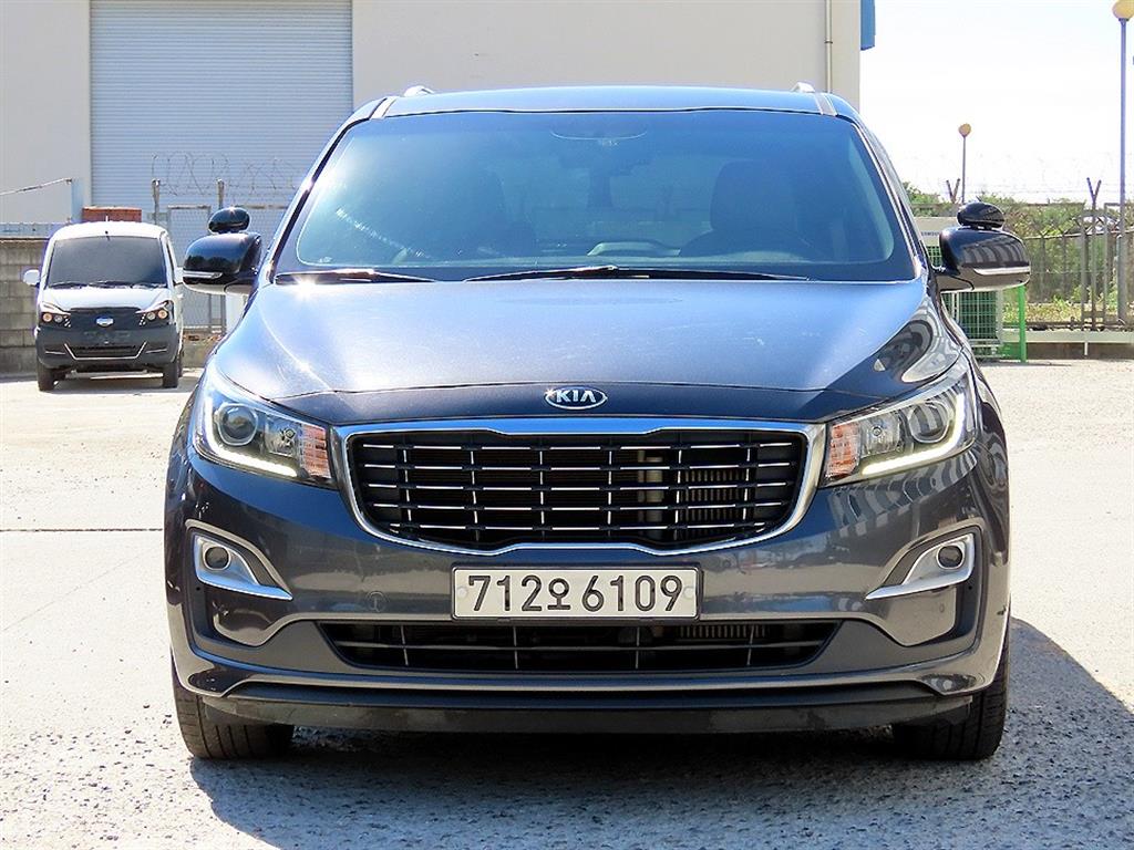 Kia Carnival 11 seats Prestige