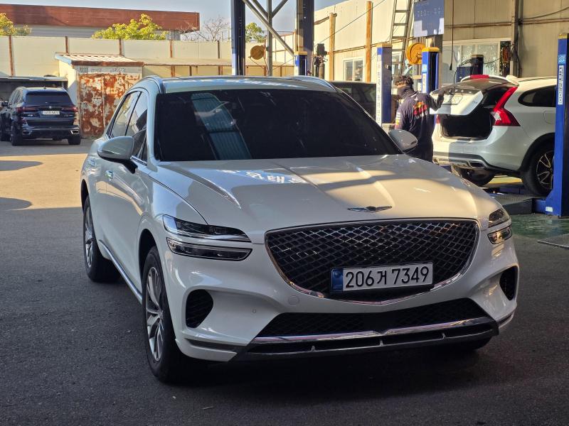 Genesis GV70 2.5T 2WD