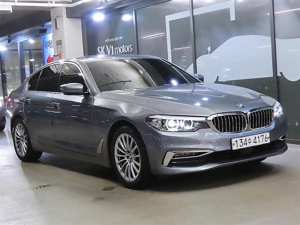 BMW 5 Series 520i Luxury