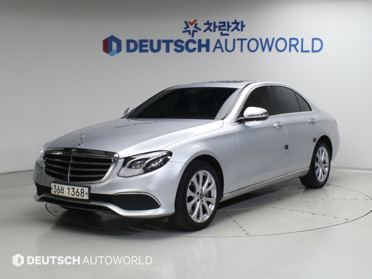 Mercedes-Benz E-Class E300 4Maetik Exclusive Standard