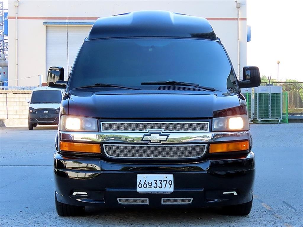 Chevrolet Ikseupeureseubaen Van 5.3 AWD