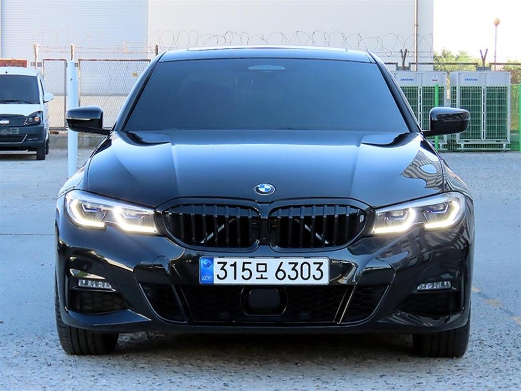BMW 3 Series 330e M Sport Paek