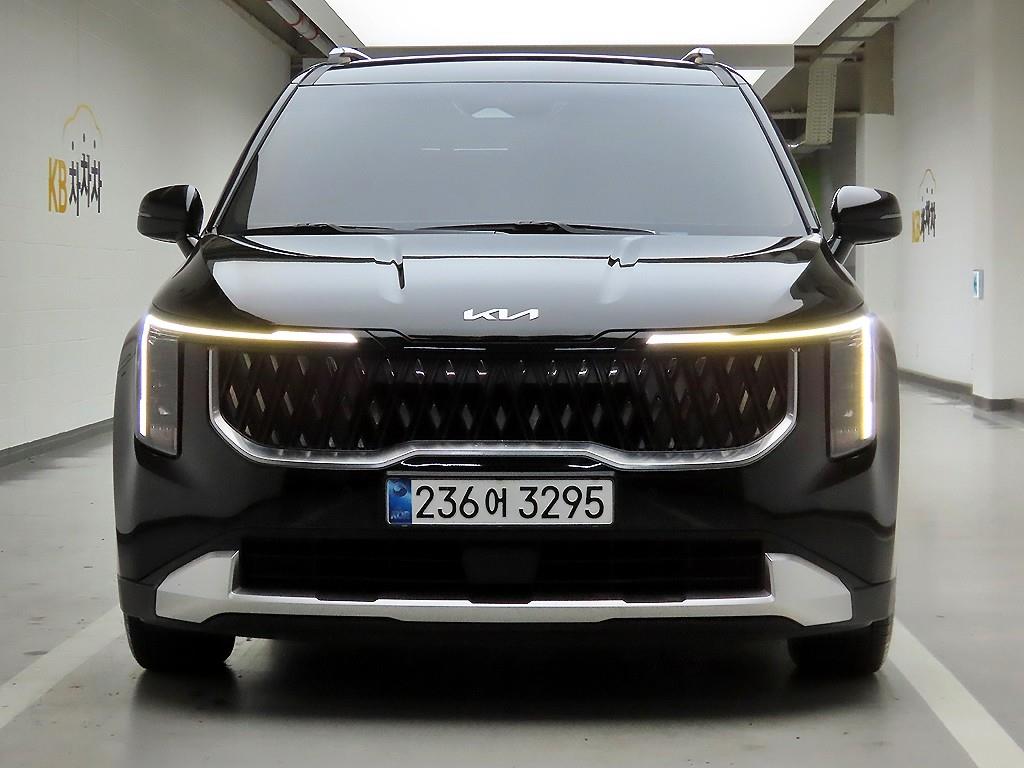 Kia Carnival Hwilcheeo Ripeuteu/Seulropeu