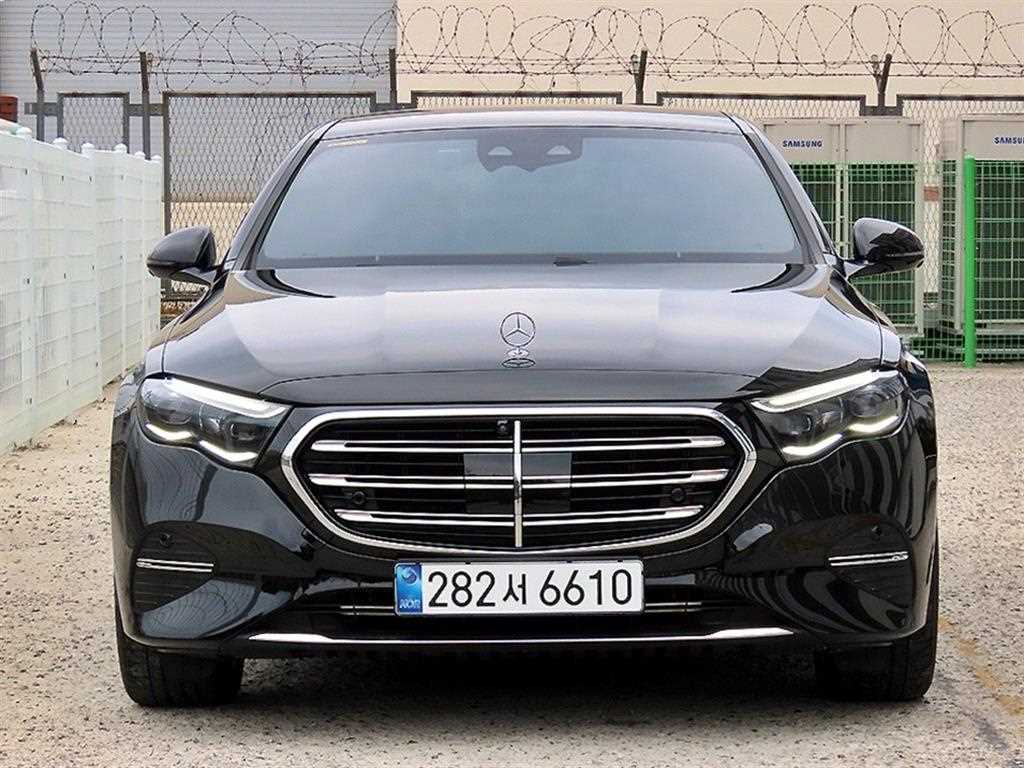Mercedes-Benz E-Class E300 4Maetik Exclusive