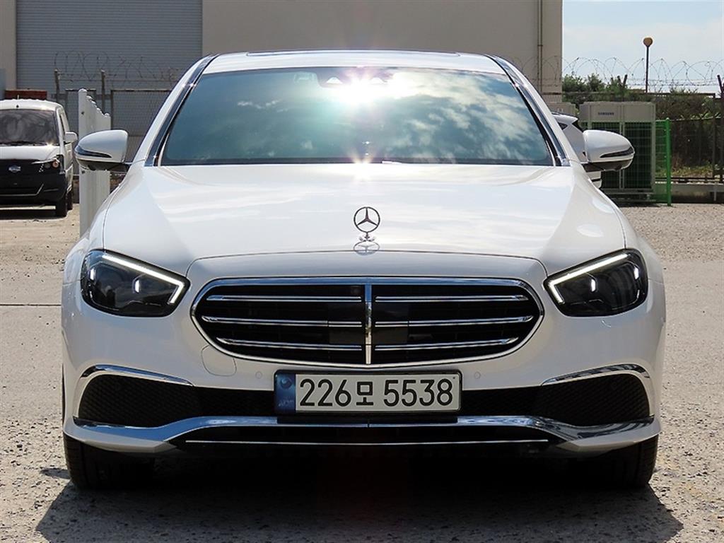 Mercedes-Benz E-Class E300e 4Maetik Exclusive