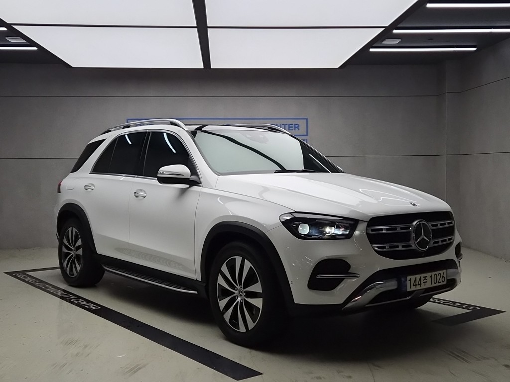 Mercedes-Benz GLE 300d 4Maetik