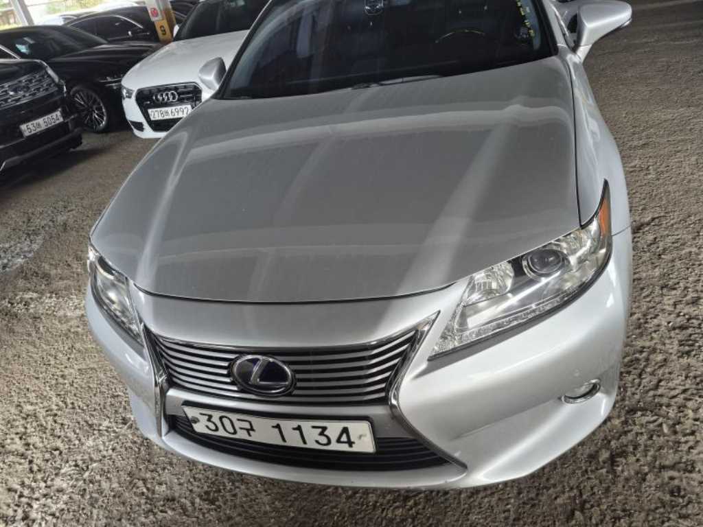 Lexus ES 300h Supreme