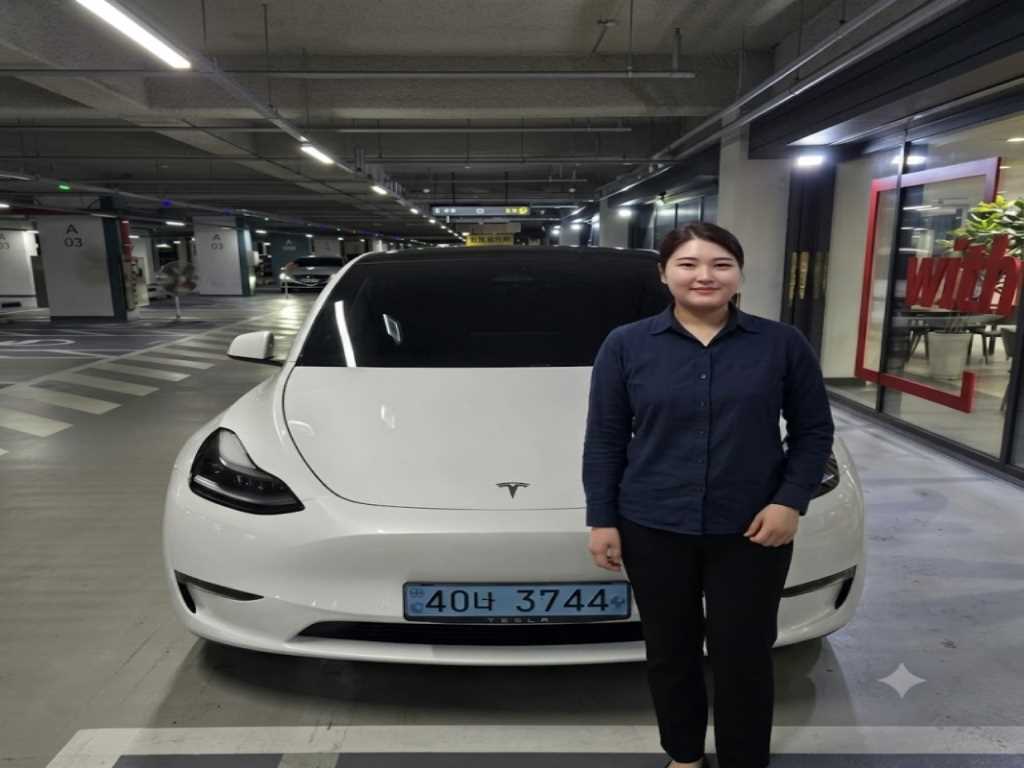 Tesla Model Y AWD Rong Reinji