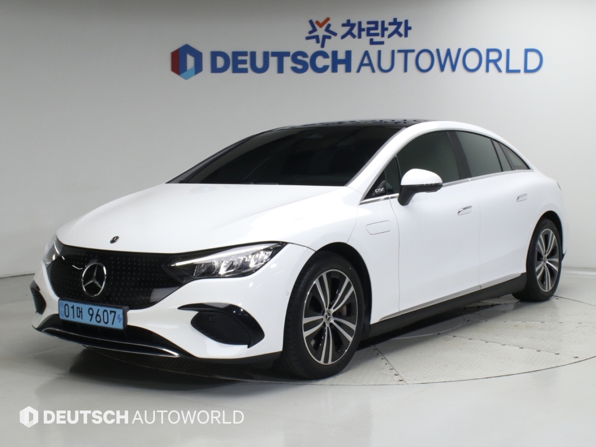Mercedes-Benz EQE 300