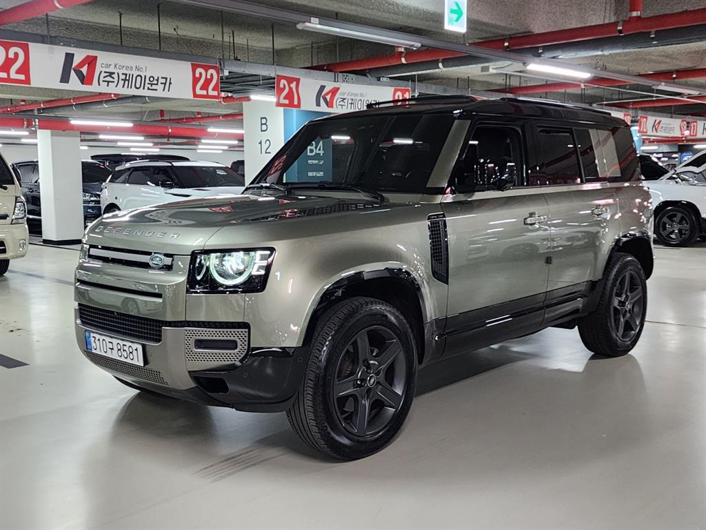 Land Rover Defender 110 P300 Dynamic SE