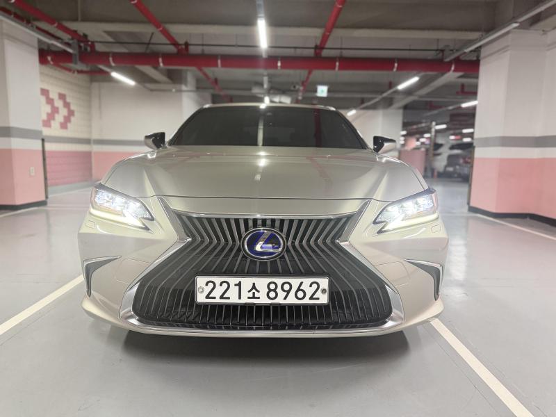 Lexus ES 300h Igeujekyutibeu