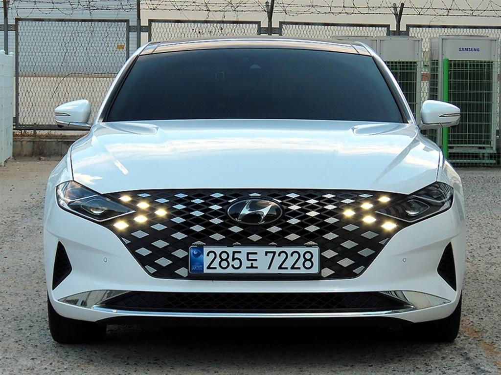 Hyundai Grandeur 2.5 Le Blanc